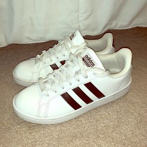Women’s Adidas shoes US 7
